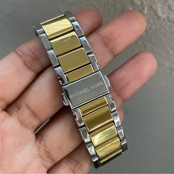 Michael Kors Watch - Picture 4 of 6